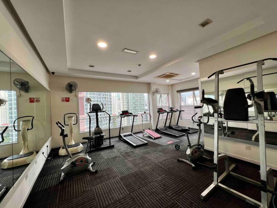 Couple At Casa Mutiara 5 Mins Walk To Lrt, Jalan Alor And Bukit Bintang Apartamento